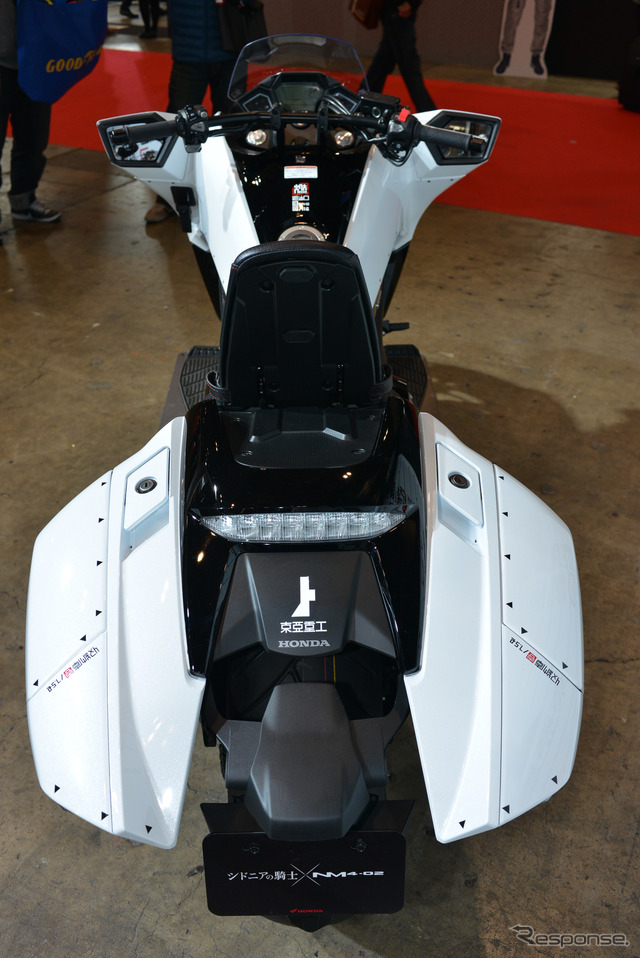 マンガ「シドニアの騎士」とコラボしたホンダ NM4-02(東京オートサロン15)
