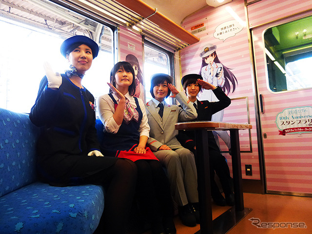 左からコンシェルジュ、栗橋あかな、鬼怒川みやび、栗橋みなみ(鉄道むすめスカイツリートレイン出発式、2015年1月17日、東武鉄道大宮駅)