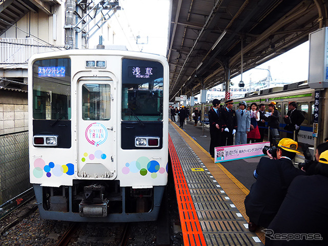 東武野田線で毎週土曜日に片道1回だけ運転される特急（スカイツリートレイン、6050系634型）　（鉄道むすめスカイツリートレイン出発式、2015年1月17日、東武鉄道大宮駅）