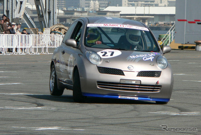 横浜赤レンガ倉庫で、Potential for Your Driving …日産
