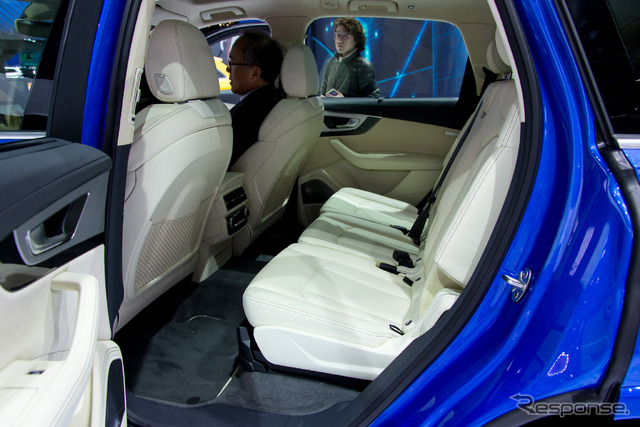 アウディ 新型Q7(デトロイトモーターショー15)