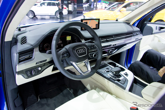 アウディ 新型Q7(デトロイトモーターショー15)
