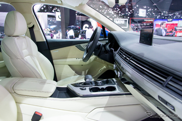 アウディ 新型Q7(デトロイトモーターショー15)