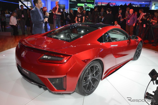 新型 ホンダ NSX の量産モデル(デトロイトモーターショー15)