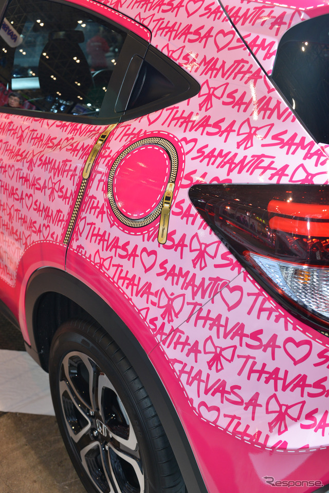 ホンダ Samantha Thavasa meets Honda “VEZEL”(東京オートサロン15)