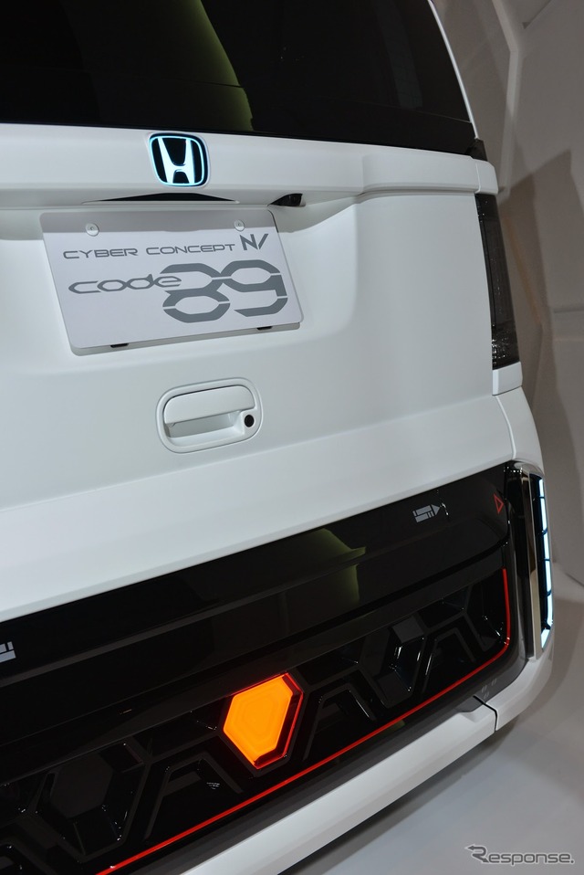ホンダ CYBER CONCEPT N-BOX SLASH Code:89(東京オートサロン2015)
