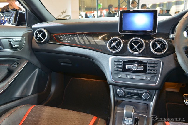 メルセデスベンツ GLA45 AMG(東京オートサロン2015)