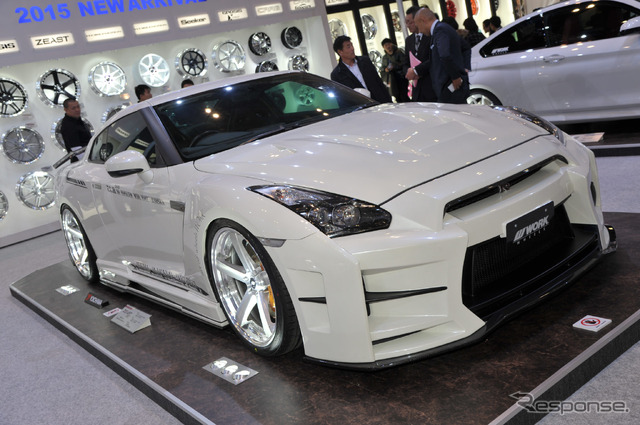 WORK、ZEAST ST2を装着したGT-Rを展示(東京オートサロン15)