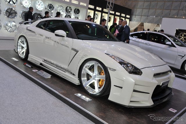WORK、ZEAST ST2を装着したGT-Rを展示(東京オートサロン15)