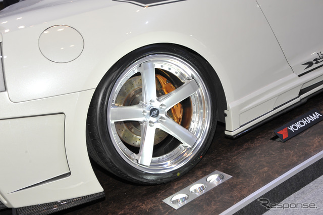 WORK、ZEAST ST2を装着したGT-Rを展示(東京オートサロン15)