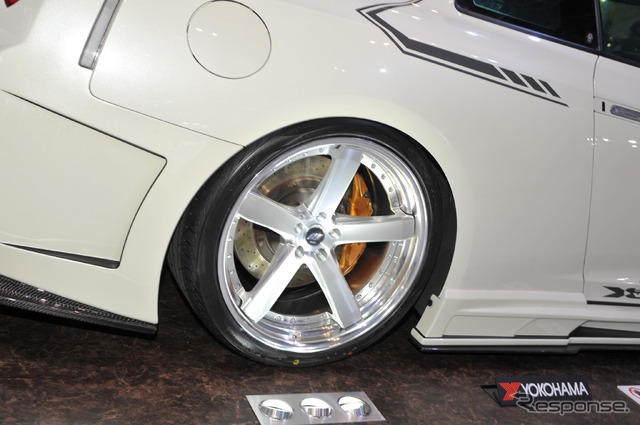 WORK、ZEAST ST2を装着したGT-Rを展示(東京オートサロン15)