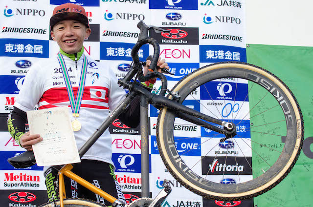 4連覇を決めた竹之内(全日本シクロクロス14)