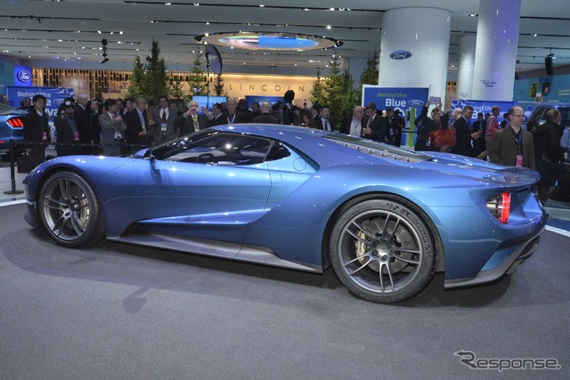 新型 フォード GT (デトロイトモーターショー15)