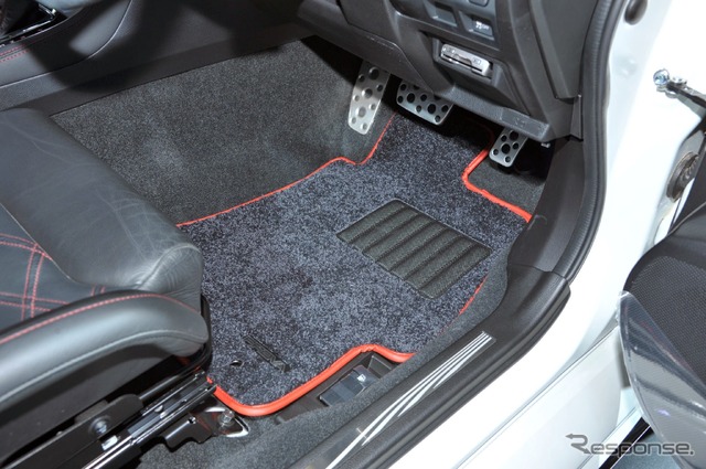 スバル WRX S4 Customized by PROVA(東京オートサロン2015)