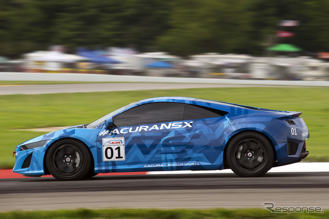 2013年8月、インディカーレースで走行を披露したNSXプロトタイプ