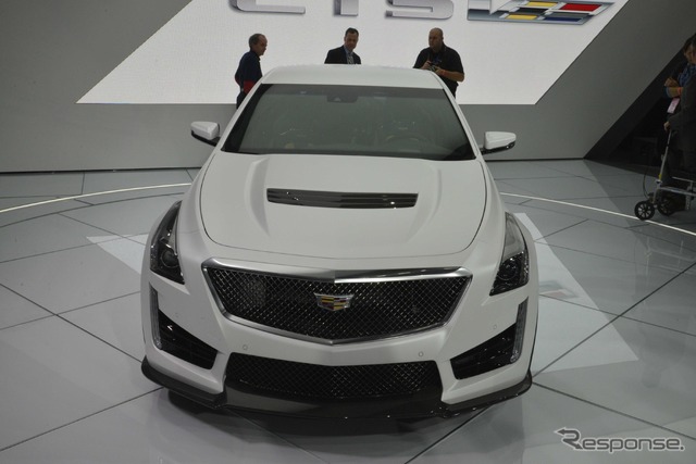 新型 キャデラック CTS-V (デトロイトモーターショー15)