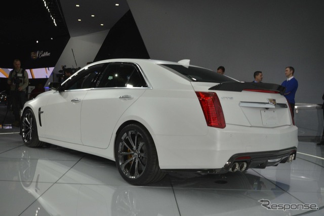 新型 キャデラック CTS-V (デトロイトモーターショー15)