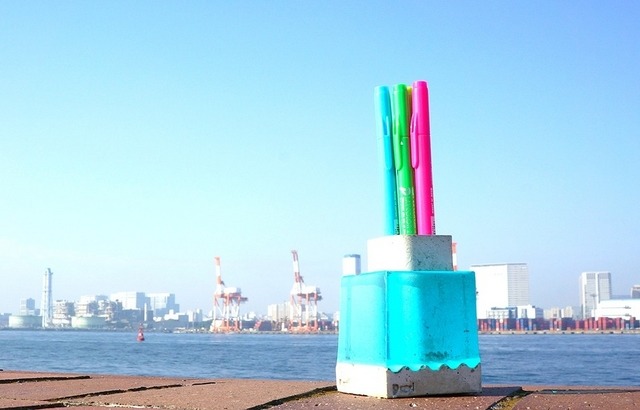 ペンスタンドが何気ない癒しの空間に。