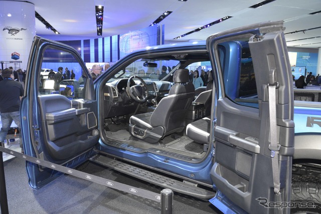 新型 フォード F-150 ラプター(デトロイトモーターショー15)