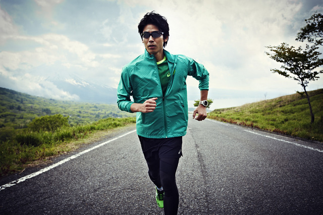 「より遠くへ、より速く走る」アシックスのランニングウエア