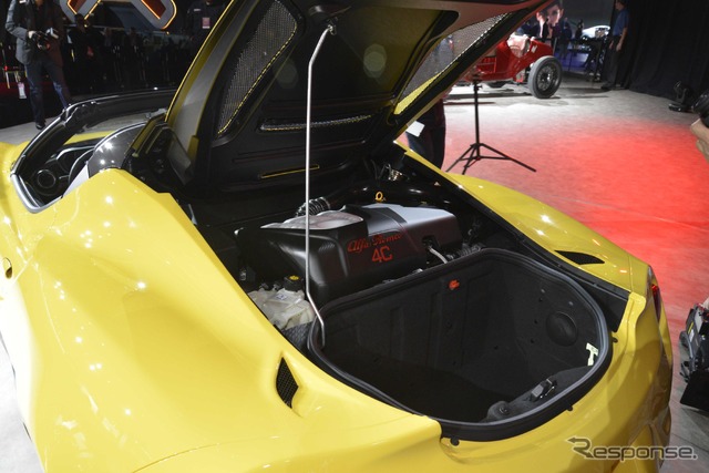 アルファロメオ 4C スパイダー(デトロイトモーターショー15)