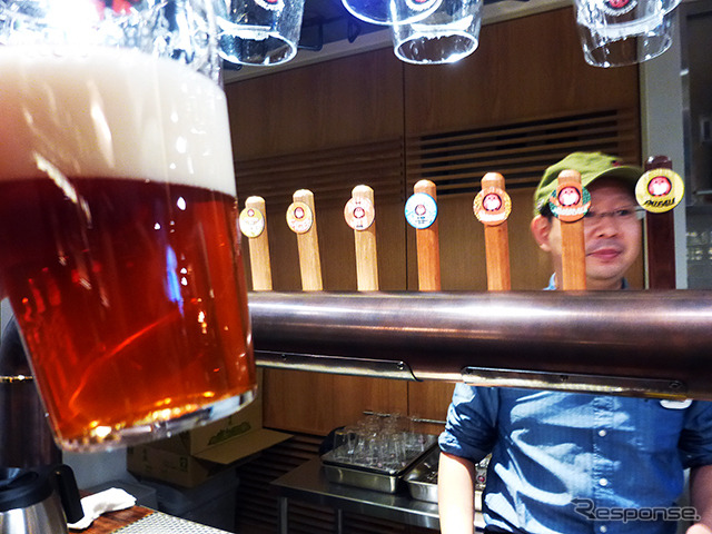 香り高いクラフトビールの味比べも楽しい（マーチエキュート神田万世橋、木内酒造「常陸野ブルーイング・ラボ」）