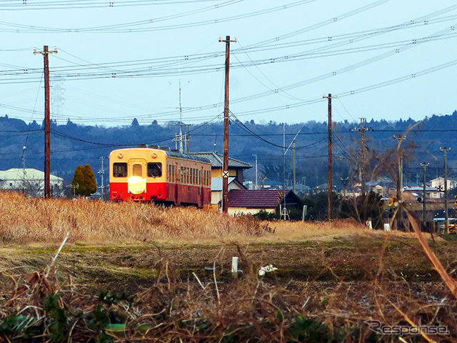 養老川がつくる河岸段丘を行く（小湊鉄道線）