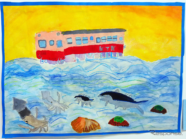 海をサーフィンする小湊鉄道の気動車(市原湖畔美術館「子ども絵画展」)