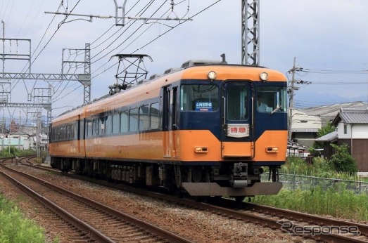 ツアーに使用される16000系は禁煙車と喫煙車の2両編成となる。