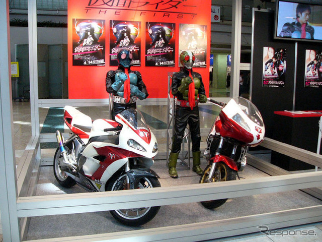 【東京モーターサイクルショー06】キッズも楽しみ、仮面ライダー マシン