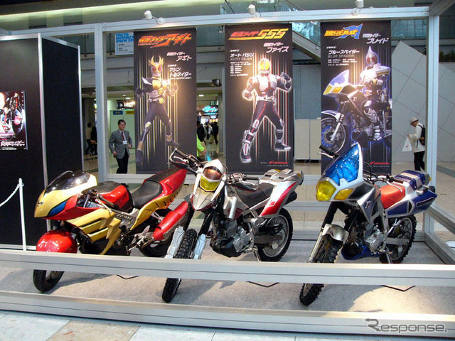 【東京モーターサイクルショー06】キッズも楽しみ、仮面ライダー マシン