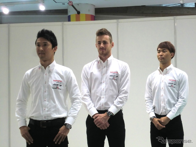 左から中嶋一貴、ロシター、平川亮。