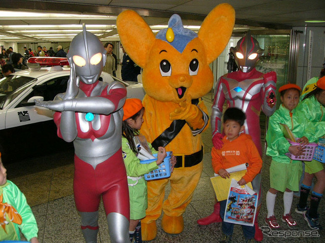 ウルトラマン と 警視庁 ピーポ君 が初のコラボ
