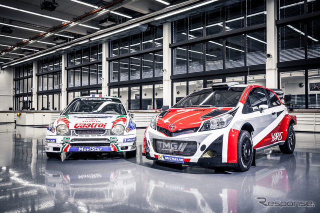 ヤリス WRC(右)