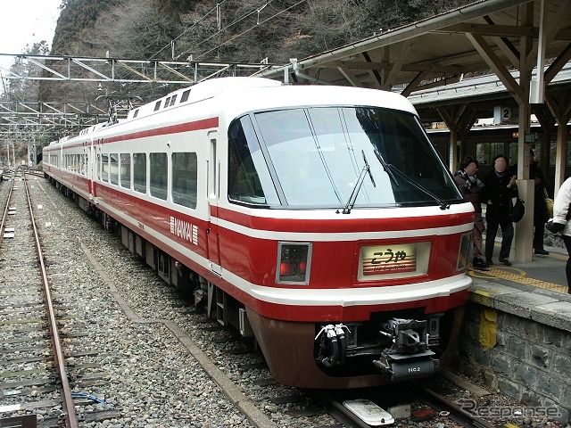 南海の特急『こうや』は難波～極楽橋間で運行。30000系電車と31000系電車が使用されている。写真は30000系。