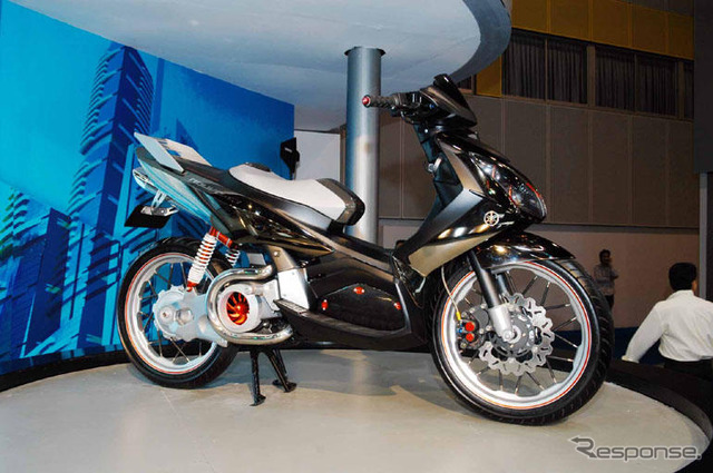 【バンコクモーターショー06】ヤマハのバイクは近未来とノスタルジー