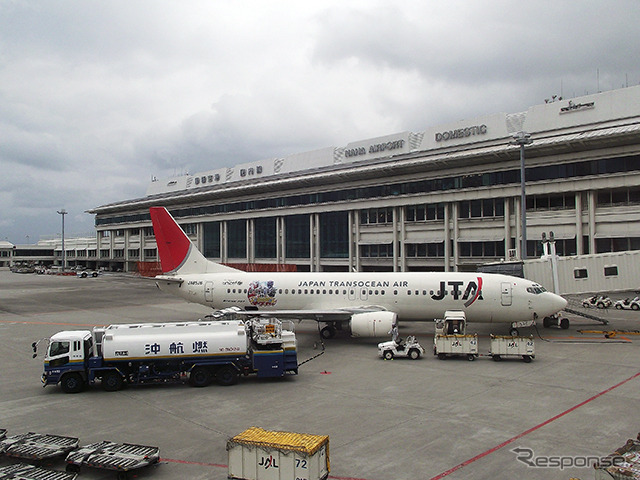那覇空港に到着したJTA機