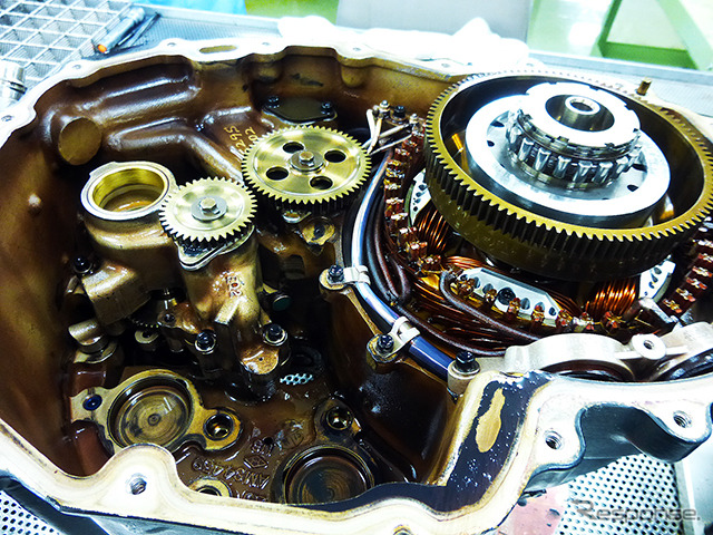 定速駆動機構(CSD、constant speed drive)が装備された発電機(B767のIDG:Integrated Drive Generator)