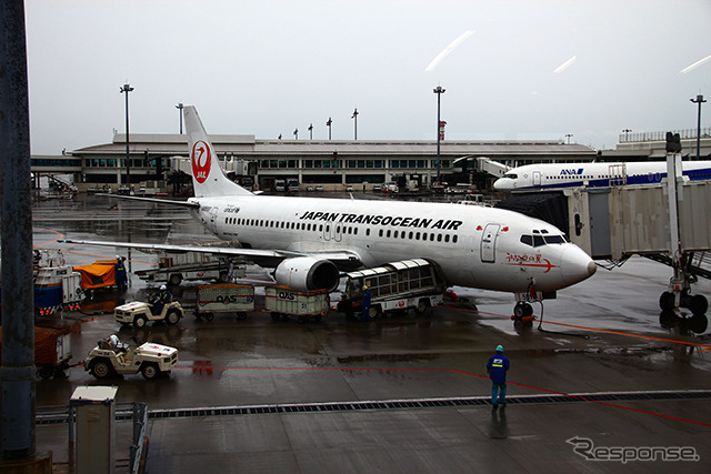 那覇空港に到着したJTA機（ボーイング737）