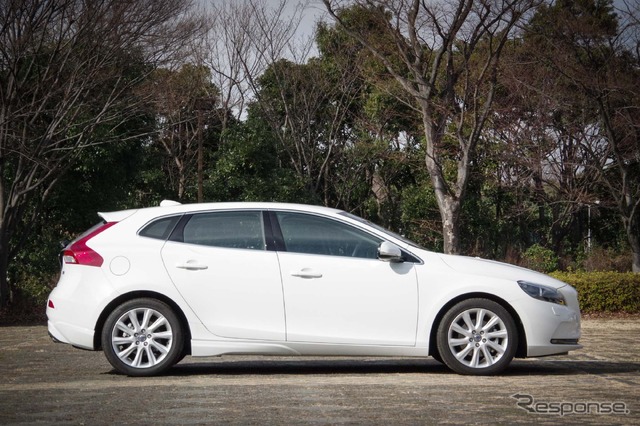 ボルボ V40 T4 SE 2015年モデル