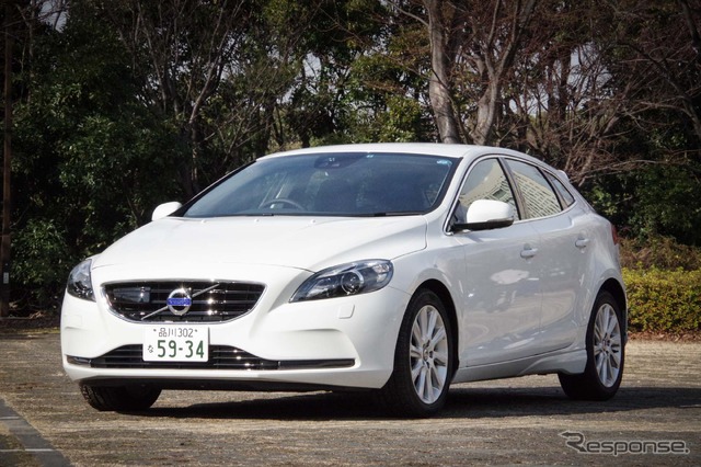 ボルボ V40 T4 SE 2015年モデル