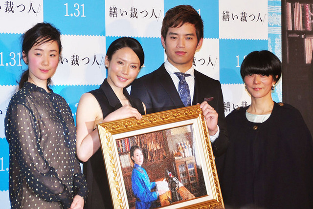 “晴れ女”中谷美紀&“雨男”三浦貴大&黒木華&三島有紀子(監督)/『繕い裁つ人』初日舞台挨拶