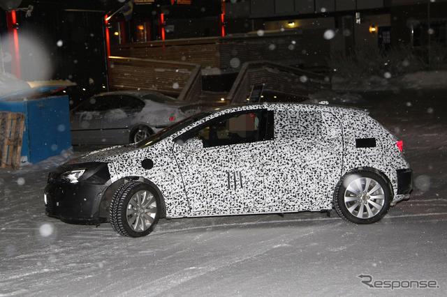 オペル アストラ 新型 スクープ写真