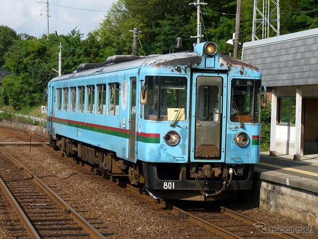 4月から「京都丹後鉄道」としてウィラー・トレインズが運行する北近畿タンゴ鉄道のKTR800形