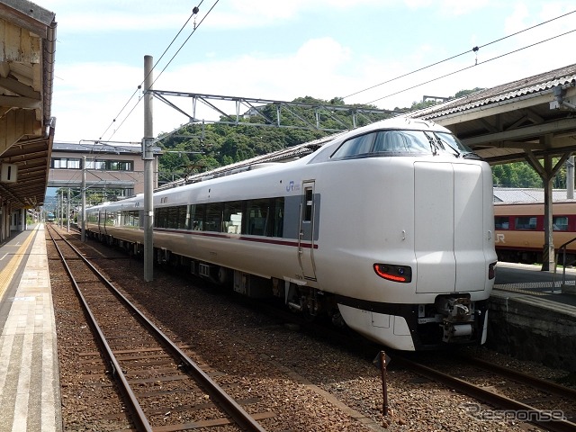 域外との交通はJR西日本との連携を重視する。写真は北近畿タンゴ鉄道に乗り入れているJR西日本の特急『はしだて』。