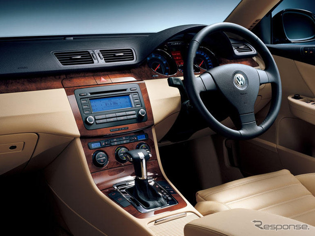 【VW パサート 新型日本発表】木目パネルの質感