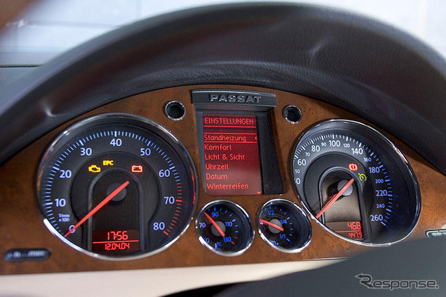 【VW パサート 新型日本発表】木目パネルの質感