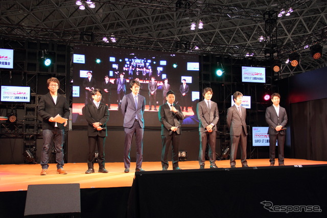 グッドスマイルレーシング&TeamUKYO SUPER GT 2連覇決起集会ステージの様子