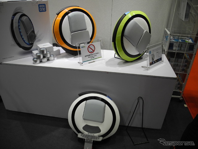 オオトモが販売する電動一輪車「ナインボット・ワン」