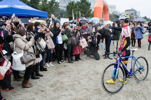 弱虫ペダルの渡辺航がエンデューロに参加(シクロクロス東京2015)